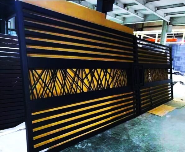 Modern Lux Zig-Zag Driveway Gate