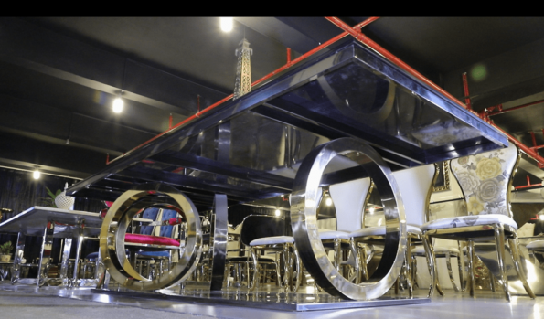 4 Ring Sculpture Design Dining Table, 4-DISC