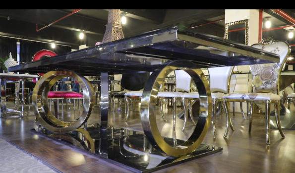 4 Ring Sculpture Design Dining Table, 4-DISC