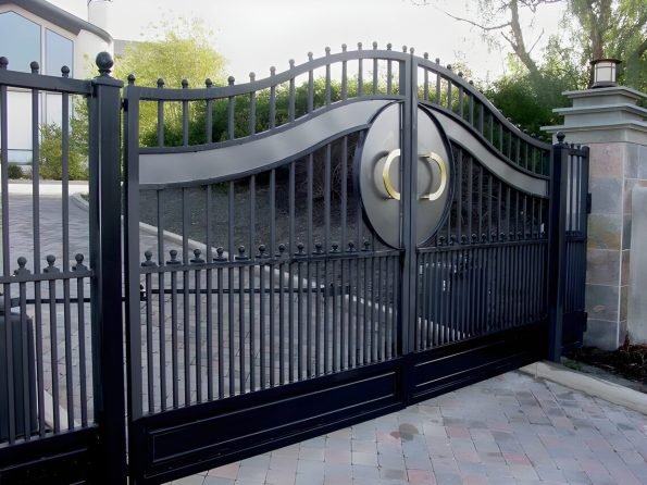 CUSTOM MADE DRIVEWAY GATE